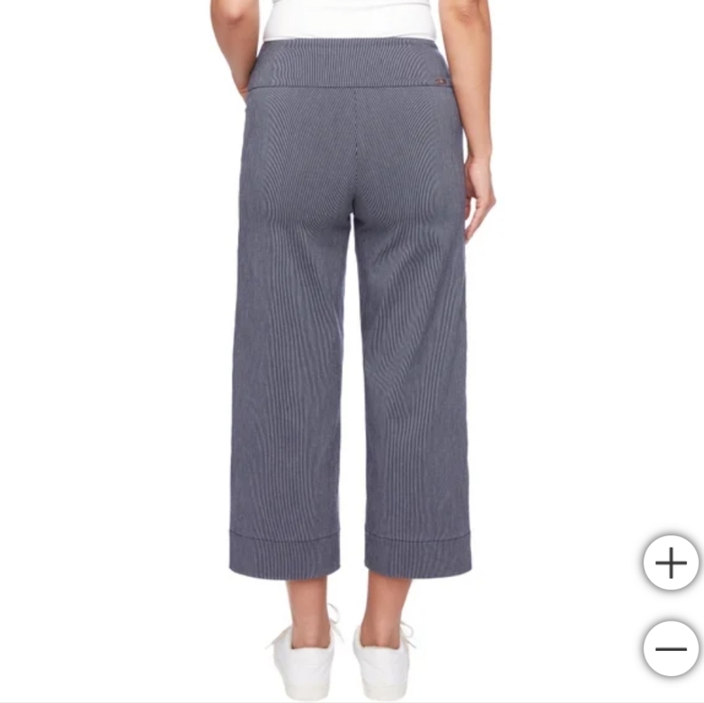 NWT S.C. & CO. Women's Wide Leg Crop Pant Navy Striped - Picture 3 of 8